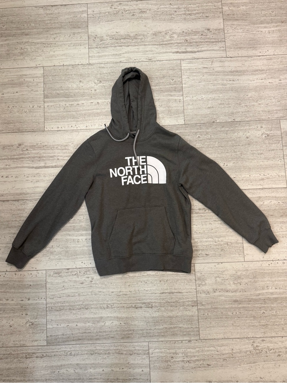 The North Face Hoodie Men’s Medium Gray Pullover Sweatshirt Logo Pocket Hooded